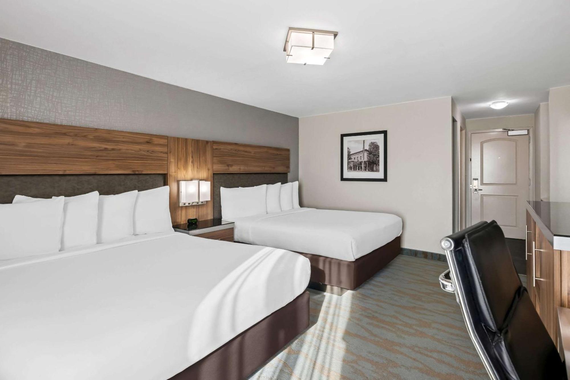 The Penn Stroud, Stroudsburg - Poconos, Ascend Hotel Collection Экстерьер фото